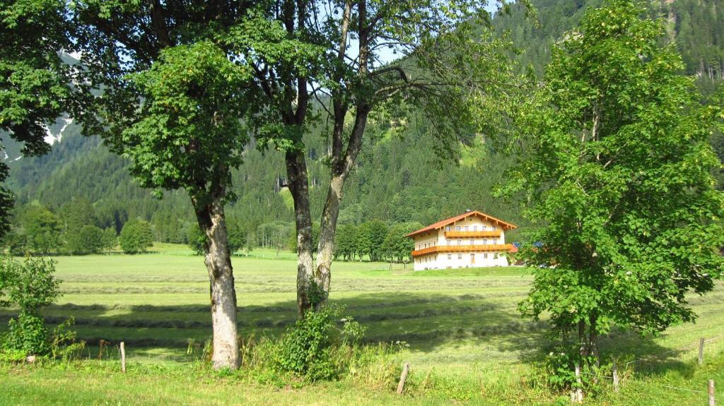Alpen Appartements Oberlehengut 웨르펜웽 외부 사진